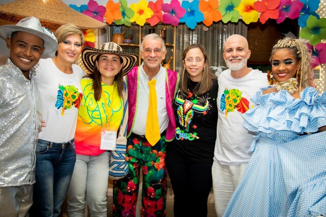 "Nadie nos abucheó": primera dama sobre desfile en el Carnaval de Barranquilla La Primera Dama, Verónica Alcocer, había participado en diversas actividades relacionadas al Carnaval de Barranquilla, sin ningún percance, hasta este sábado cuando tuvo que salirse del desfile por la Vía 44.