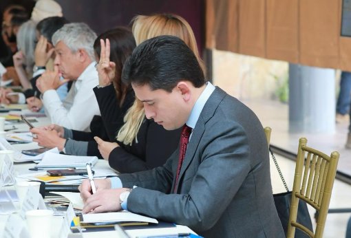 Director de la Dian es la sensación en redes por ingeniosas respuestas Algunos colombianos utilizan términos tributarios fuera de contexto y lo mejor es la respuesta del director de la Dian.
