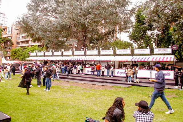 Las 35 mejores hamburguesas de Bogotá se reunirán en un mismo lugar 35 de los mejores chefs y restaurantes de Bogotá presentarán sus hamburguesas de autor en la tercera edición de Burgerville.