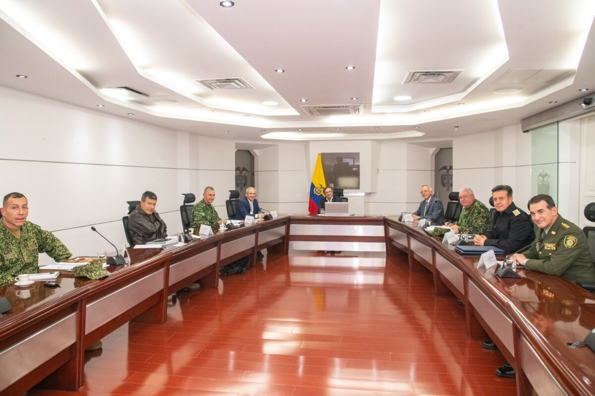 "Todas las manifestaciones fueron pacíficas": balance del presidente Petro  Al término de un consejo de seguridad que reunió a la cúpula militar, al ministro de Defensa, al director del Dapre y al presidente Gustavo Petro, este último dio un balance de la jornada de manifestaciones que vivió al país.