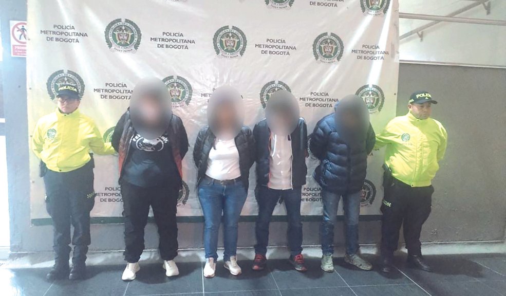 Caen delincuentes que tenían azotada a la ciudad En un trabajo articulado de la Fiscalía General de la Nación y la Policía Nacional, en las últimas horas 14 personas señaladas de pertenecer a bandas delincuenciales, dedicadas al asalto de establecimientos de comercio, hurto a persona y bajo la modalidad de fleteo fueron capturadas y judicializadas.