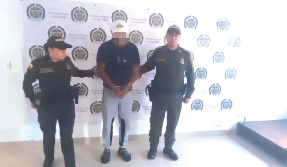 Capturan a sicario de 'Los Camilos' La Policía de Cundinamarca informó que en las últimas horas fue capturado ‘Jhon Sicario’, un temido delincuente que pertenecía al grupo delincuencial ‘Los Camilos’, señalados de tráfico de estupefacientes y de homicidio bajo la modalidad de sicariato en Bogotá y Soacha.