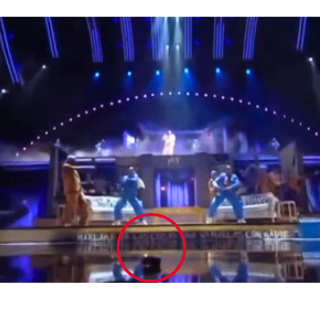 ¡De no creer! Ratón cayó del techo en pleno concierto de Manuel Turizo Un ratón cayó a la tarima durante un show de Manuel Turizo. Todo quedó registrado en video.