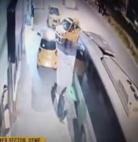 ¡Infame! Furgón atropelló a adulto mayor y se dio a la fuga Un adulto mayor de 74 años fue víctima del conductor de un furgón, quien al parecer, iba manejando con exceso de velocidad.