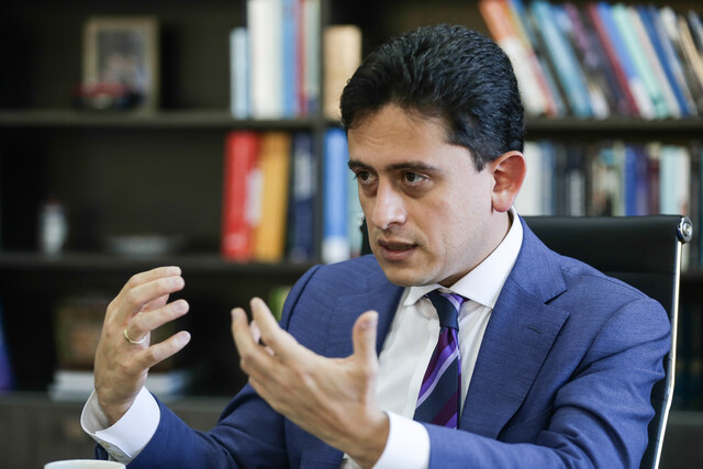 4x1000 no aplicará para quienes realicen movimientos menores a los $16,4 millones El director de la Dirección de Impuestos y Aduanas Nacionales, Dian, Luis Carlos Reyes, informó que se acabará el 4x1000 para quienes hagan movimientos menores de $16,4 millones.