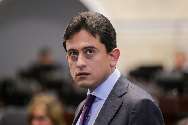 4x1000 no aplicará para quienes realicen movimientos menores a los $16,4 millones 1 4x1000 no aplicará para quienes realicen movimientos menores a los $16,4 millones El director de la Dirección de Impuestos y Aduanas Nacionales, Dian, Luis Carlos Reyes, informó que se acabará el 4x1000 para quienes hagan movimientos menores de $16,4 millones.