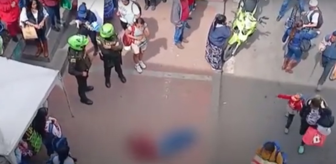 A tiros asesinaron a un hombre en San Mateo Este viernes se registró un nuevo asesinato en el barrio San Mateo del municipio de Soacha, lugar en donde un hombre perdió la vida tras recibir varios disparos.