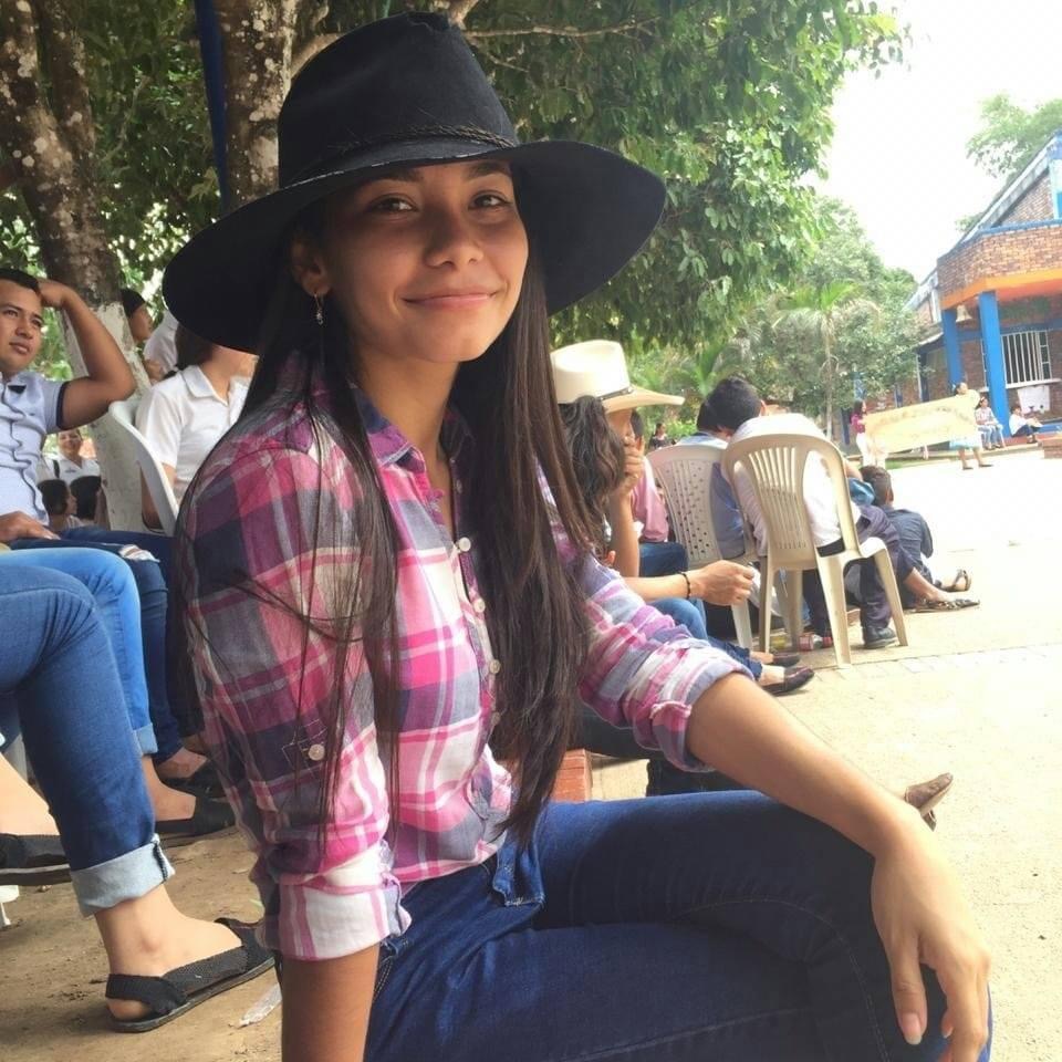 Ella era María Paula Camelo, una de las víctimas del accidente en vía Bogotá - Tunja 1 Ella era María Paula Camelo, una de las víctimas del accidente en vía Bogotá - Tunja Como María Paula Camelo fue identificada la mujer de 27 años que perdió la vida este Jueves Santo en el accidente de tránsito que se registró a la altura del municipio de Sesquilé.