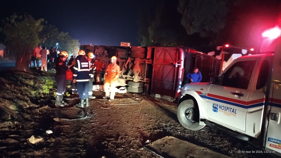 Ella era María Paula Camelo, una de las víctimas del accidente en vía Bogotá - Tunja 2 Ella era María Paula Camelo, una de las víctimas del accidente en vía Bogotá - Tunja Como María Paula Camelo fue identificada la mujer de 27 años que perdió la vida este Jueves Santo en el accidente de tránsito que se registró a la altura del municipio de Sesquilé.