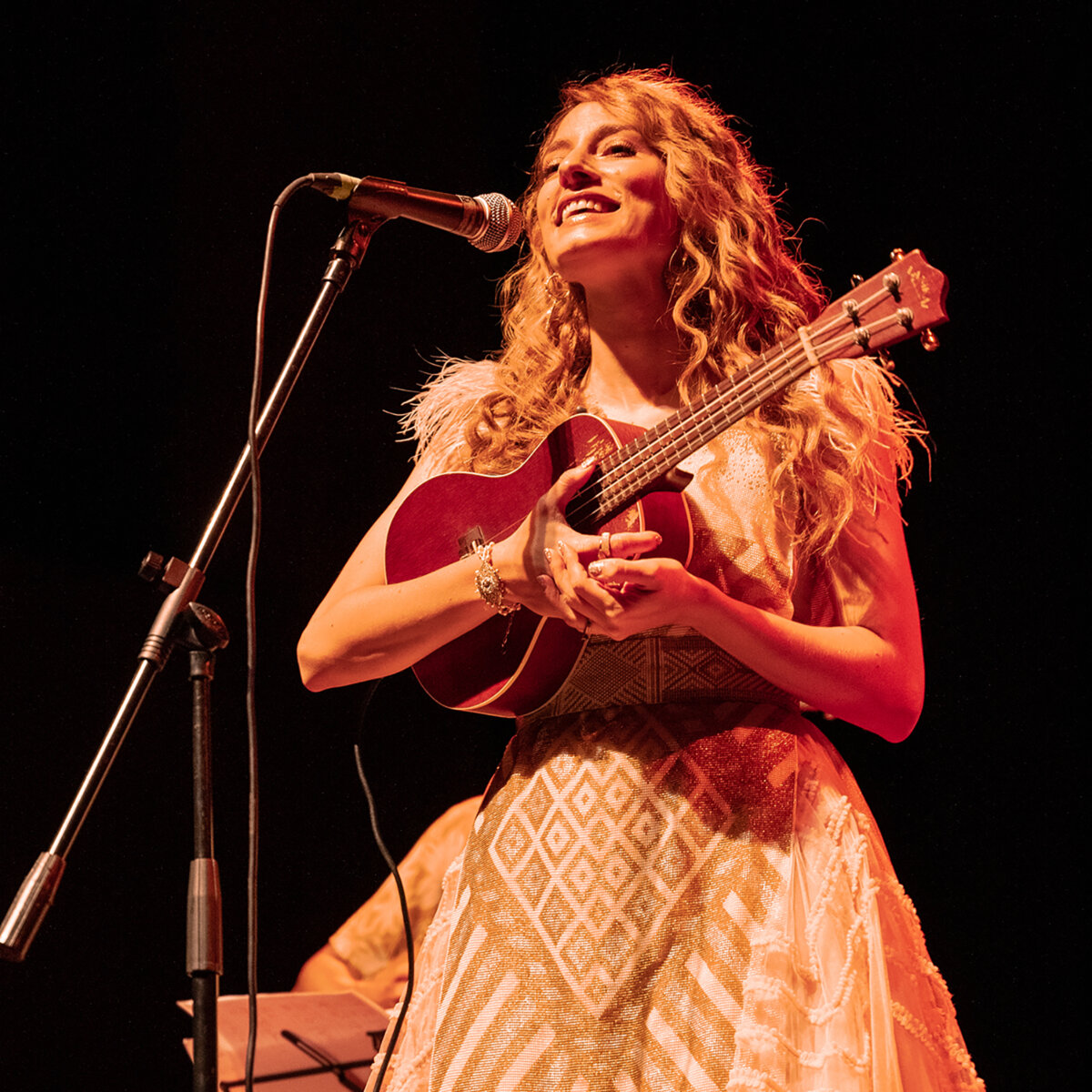 Adiós a la cantante Angelika Molino, la voz del género 'Caramelo Folk' Hoy nos despedimos a Angelika Molina, una destacada cantante y compositora colombiana que dejó un legado perdurable en la industria musical, marcado por su talento excepcional y su impacto en la escena artística nacional e internacional.