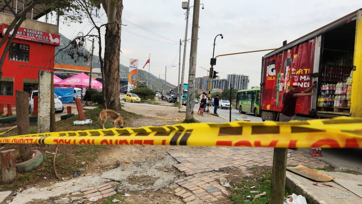 Así fue el asesinato de una mujer en la Avenida Boyacá Aterrados quedaron los vecinos de Usme luego de presenciar el asesinato de una joven, a escasos metros del CAI de La Aurora, en la noche del martes.