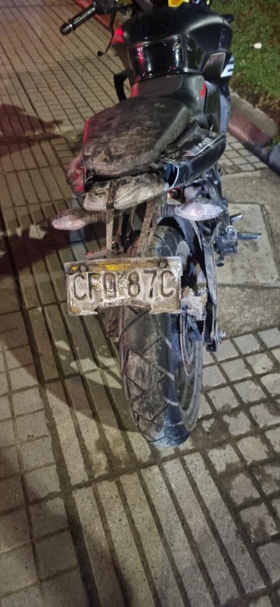 Así fue el asesinato de una mujer en la Avenida Boyacá 2 Así fue el asesinato de una mujer en la Avenida Boyacá Aterrados quedaron los vecinos de Usme luego de presenciar el asesinato de una joven, a escasos metros del CAI de La Aurora, en la noche del martes.
