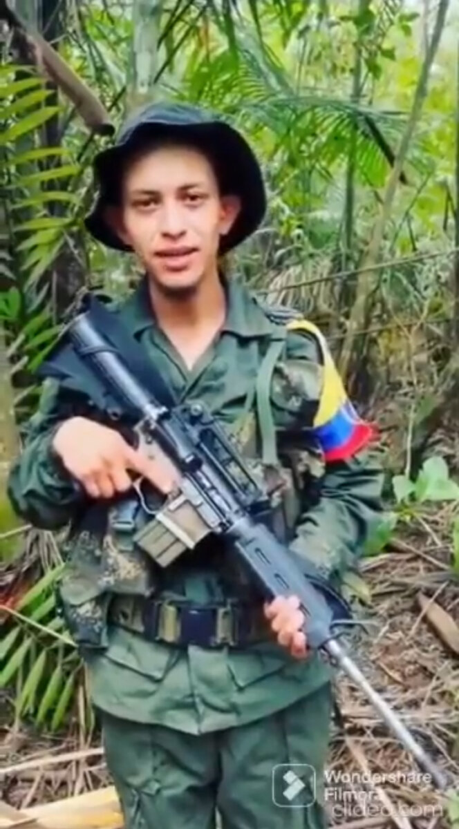Así reclutan las disidencias en Bogotá 1 Así reclutan las disidencias en Bogotá David Fernando Soler es uno de los muchos bogotanos que ha sido reclutado por las disidencias. Hoy esta práctica persiste en barrios populares y universidades públicas.