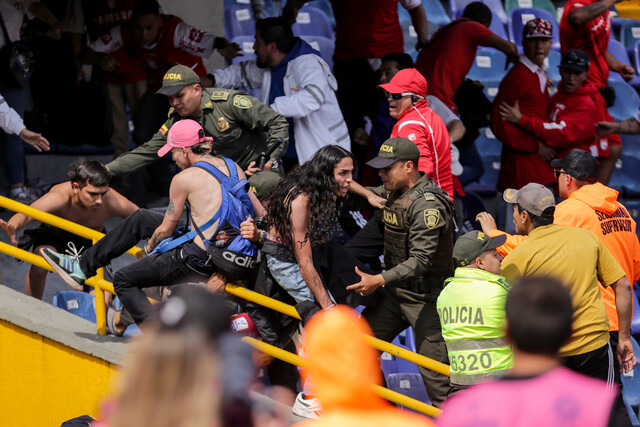 Autoridades buscan a los responsables de causar disturbios en El Campín 1 Autoridades buscan a los responsables de causar disturbios en El Campín Luego de la violencia que se presenció en el estadio Nemesio Camacho El Campín, de Bogotá, en medio del encuentro entre Deportes Tolima e Independiente Santa Fe, las autoridades distritales ya buscan a los responsables, pues los desmanes dejaron varios heridos y daños materiales.