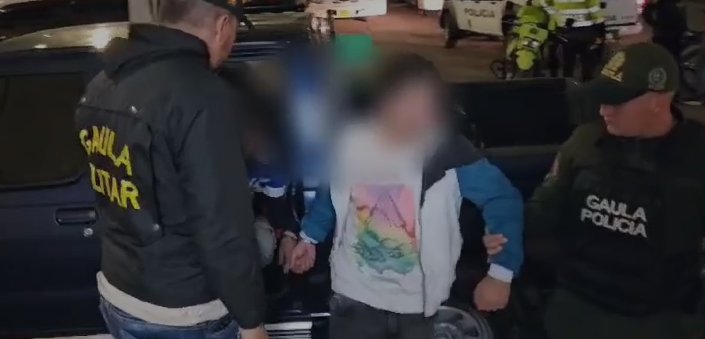 Capturan a dos sujetos que extorsionaban a una persona para no denunciar una supuesta agresión sexual Los dos hombres estaban involucrados en un caso de extorsión donde exigían alrededor de 14 millones de pesos a una persona, a cambio de no denunciar una supuesta agresión sexual a una joven que conocieron a través de redes sociales.