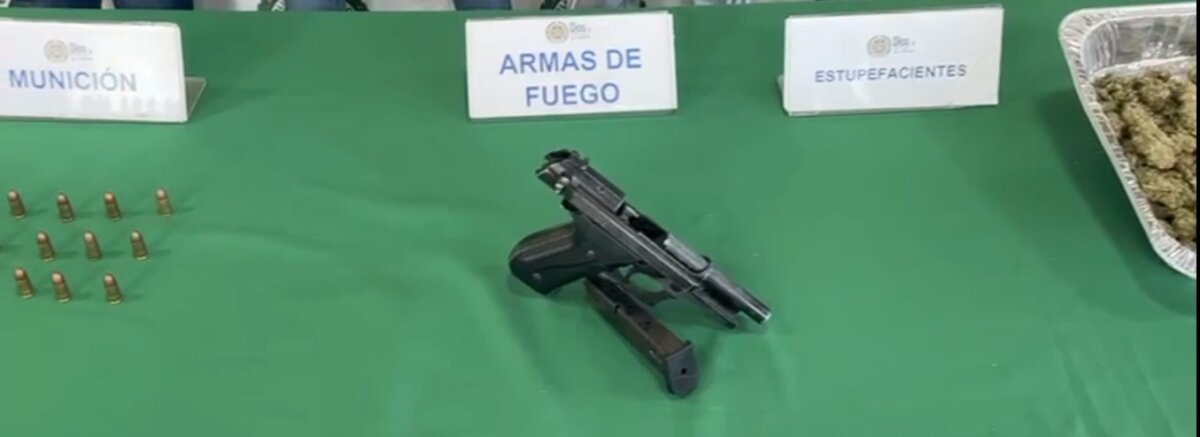 Capturaron a 5 peligrosos miembros de la banda 'Los Paisas' en Soacha 1 Capturaron a 5 peligrosos miembros de la banda 'Los Paisas' en Soacha 5 sujetos que tenían antecedentes por porte ilegal de armas, desplazamiento forzado y homicidio agravado, fueron capturados por la Policía Metropolitana de Soacha en la comuna 4 de Cazucá.