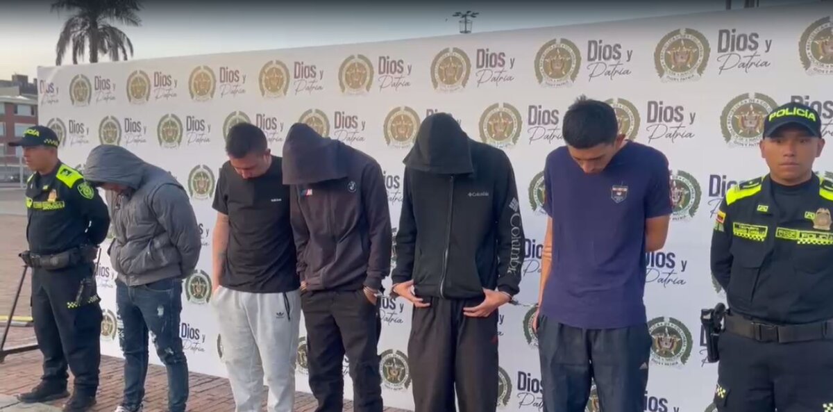 Conozca los resultados de operativos contra el hurto y tráfico ilegal de autopartes 3 Conozca los resultados de operativos contra el hurto y tráfico ilegal de autopartes La Policía Metropolitana de Bogotá entregó ayer un importante resultado contra el hurto a vehículos y tráfico ilegal de autopartes. Los operativos se hicieron en diferentes localidades, en un trabajo articulado con la Fiscalía General de la Nación y la Alcaldía de Bogotá.