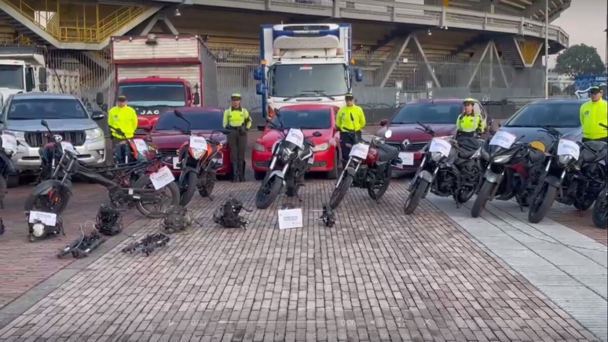 Conozca los resultados de operativos contra el hurto y tráfico ilegal de autopartes La Policía Metropolitana de Bogotá entregó ayer un importante resultado contra el hurto a vehículos y tráfico ilegal de autopartes. Los operativos se hicieron en diferentes localidades, en un trabajo articulado con la Fiscalía General de la Nación y la Alcaldía de Bogotá.