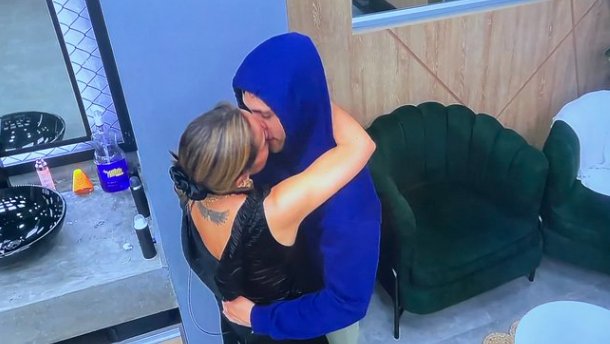 Culotauro y Diana Ángel refuerzan su amor en 'La Casa de los Famosos' En los últimos capítulos de 'La Casa de los Famosos' los participantes 'Culotauro' y Diana Ángel terminaron consumando su amor, a través de besos y momentos de intimidad dejaron a los espectadores boquiabiertos.