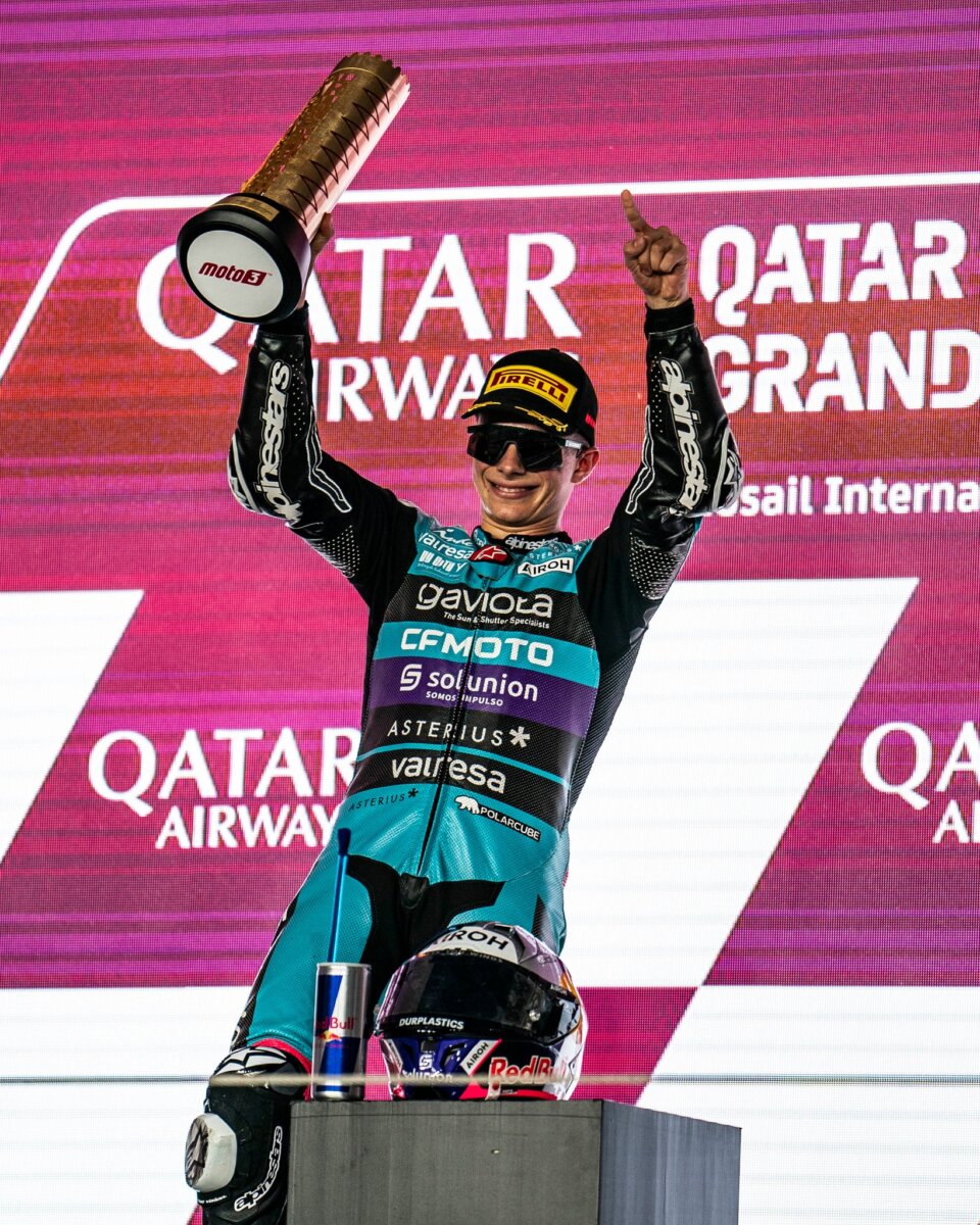 David Alonso: “lucho por mi sueño de ser campeón” 1 David Alonso: “lucho por mi sueño de ser campeón” Q'HUBO habló con el motociclista colombo-español David Alonso, luego de su triunfo en la primera válida del Moto3, en Catar.