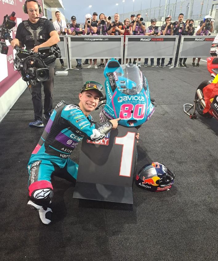 David Alonso: “lucho por mi sueño de ser campeón” 2 David Alonso: “lucho por mi sueño de ser campeón” Q'HUBO habló con el motociclista colombo-español David Alonso, luego de su triunfo en la primera válida del Moto3, en Catar.