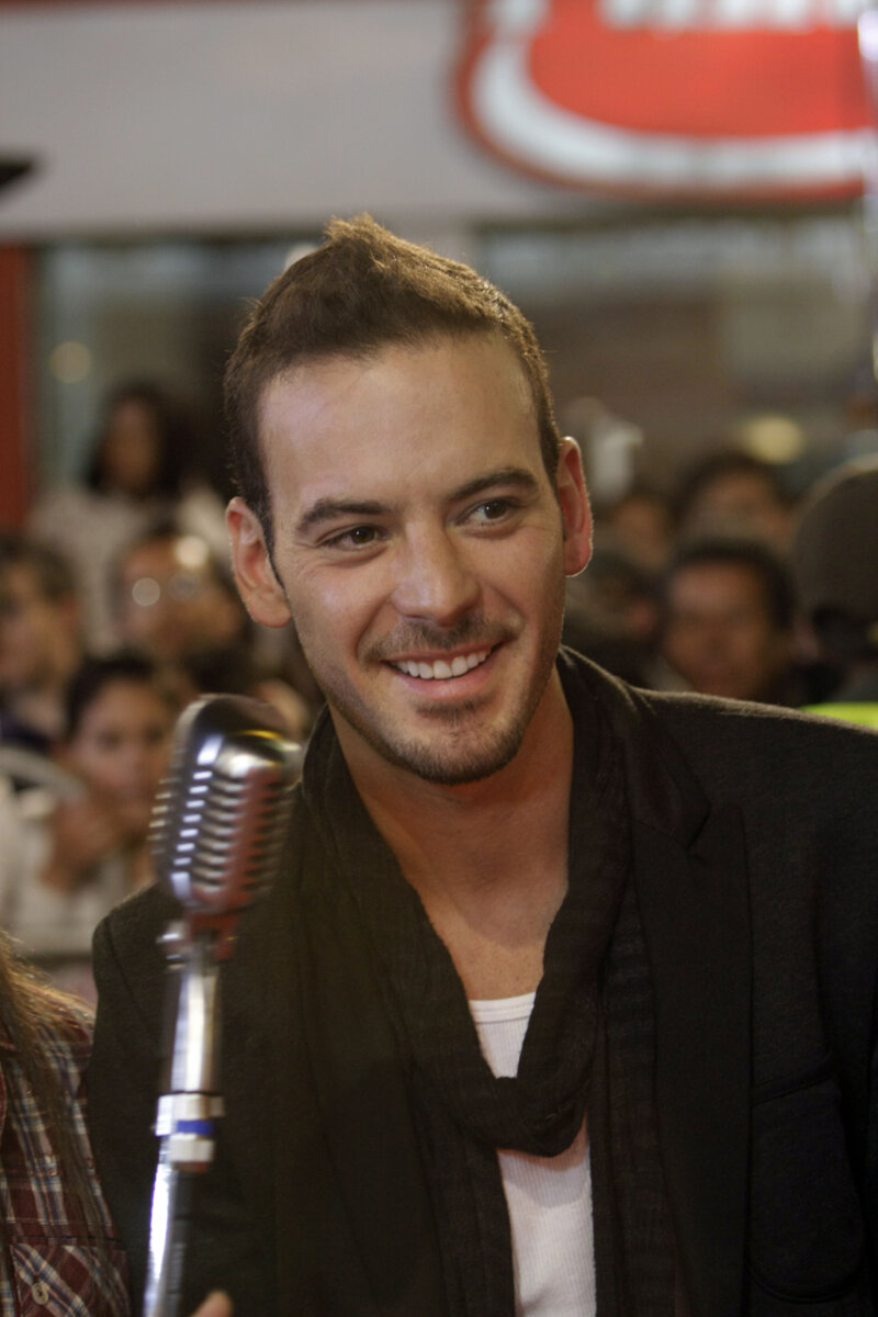 Diego Cadavid ahora también canta 1 Diego Cadavid ahora también canta El actor paisa le ha dedicado parte de su carrera a la música, como baterista, pero ahora lo veremos cantando en una película.
