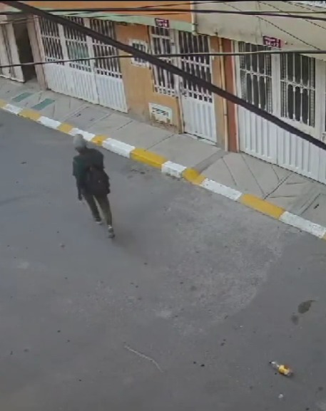 En busca del asesino de Juan de Jesús Tras un mes de la muerte de Juan de Jesús Abril Montenegro (87 años), debido a la salvaje golpiza que recibió en una vivienda del barrio Rincón de Santa Fe en Soacha, sus familiares, quienes todavía no se reponen del dolor por su infame crimen en medio de un hurto, piden a las autoridades que se haga justicia, pues el victimario sigue rondando las calles como si nada.