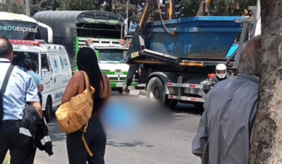 Grave accidente de motociclista en la Av. Ciudad de Cali En principio al motociclista lo dieron por muerto, pero posteriormente fue trasladado a un centro asistencial.