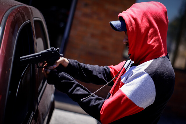Conductor de aplicación fue apuñalado en medio del robo de su carro 1 Conductor de aplicación fue apuñalado en medio del robo de su carro En las últimas horas, se registraron dos robos de vehículos en la capital. Una de las víctimas resultó lesionada.