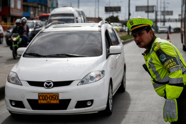 Galán explica cómo funcionaría nuevo modelo de pico y placa en Bogotá 2 Galán explica cómo funcionaría nuevo modelo de pico y placa en Bogotá El alcalde Carlos Fernando Galán aseguró que el pico y placa tendrá cambios en los próximos meses.