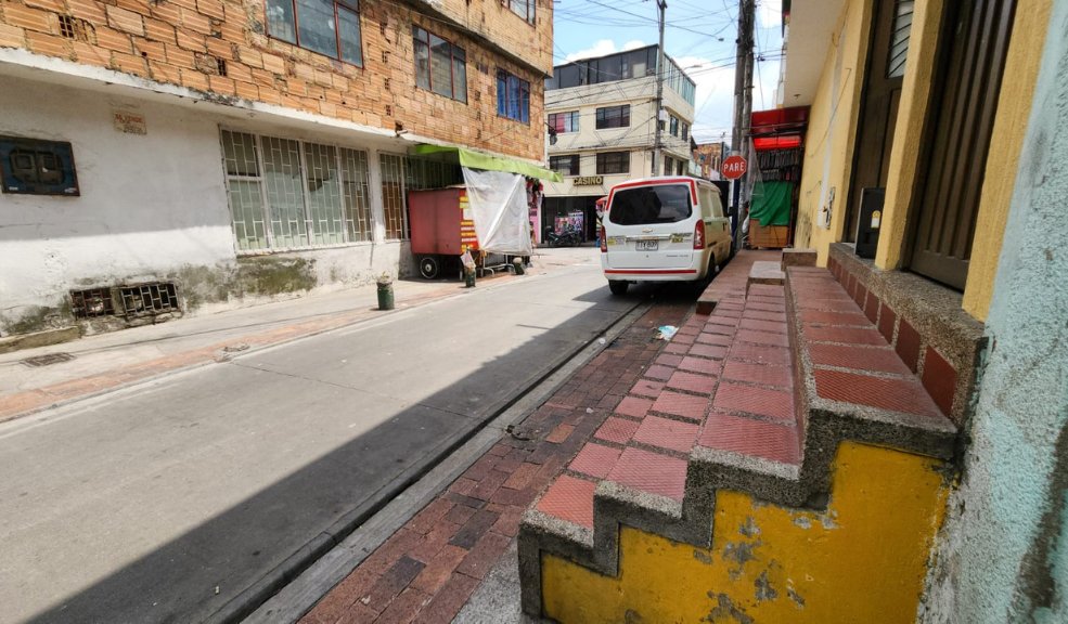 Hombre fue asesinado al frente de su casa en Usme 1 Hombre fue asesinado al frente de su casa en Usme Luego de cometer el homicidio, el sicario abandonó el arma de fuego.