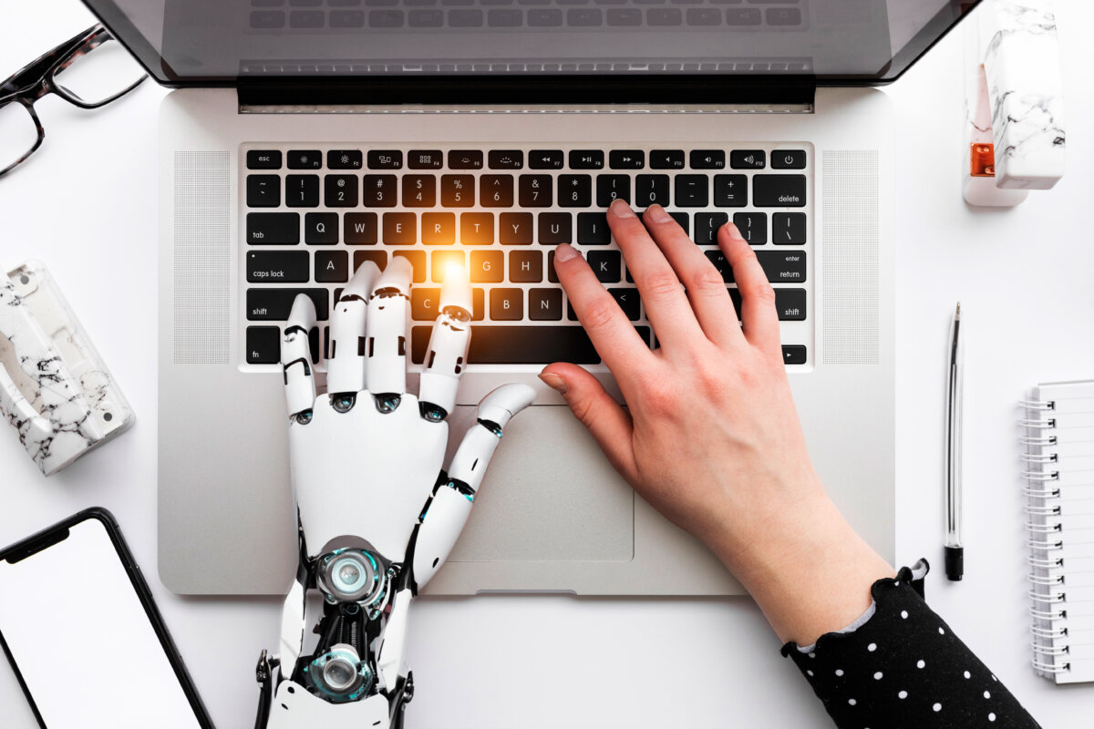 Lo que debe saber de la Inteligencia Artificial Generativa 1 Lo que debe saber de la Inteligencia Artificial Generativa Es el futuro y negarlo es algo que raya en lo necio. También es cierto que es un horizonte prometedor para cada uno de los campos donde puede ser aplicada. Pero como todo, la inteligencia artificial generativa trae sus desafíos.