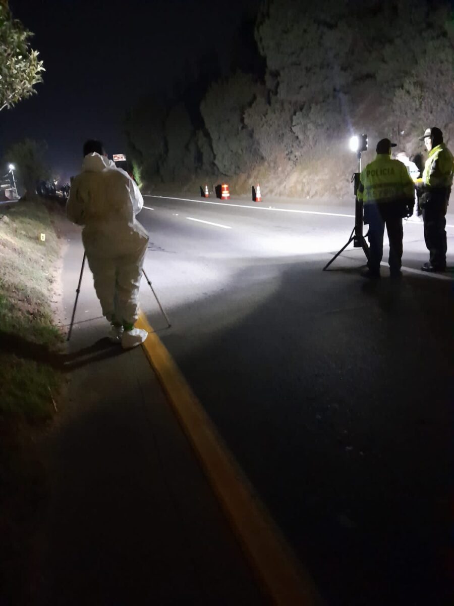 "Iba a alta velocidad": relato de mujer que sobrevivió al accidente en vía Bogotá- Tunja 1 "Iba a alta velocidad": relato de mujer que sobrevivió al accidente en vía Bogotá- Tunja En la madrugada de este 28 de marzo, un bus se volcó en la vía Bogotá- Tunja, a la altura de la vereda Boitá, en el municipio de Sesquilé. El hecho dejó 2 muertos y 12 heridos, Juliana Difilippo fue una de las sobrevivientes.