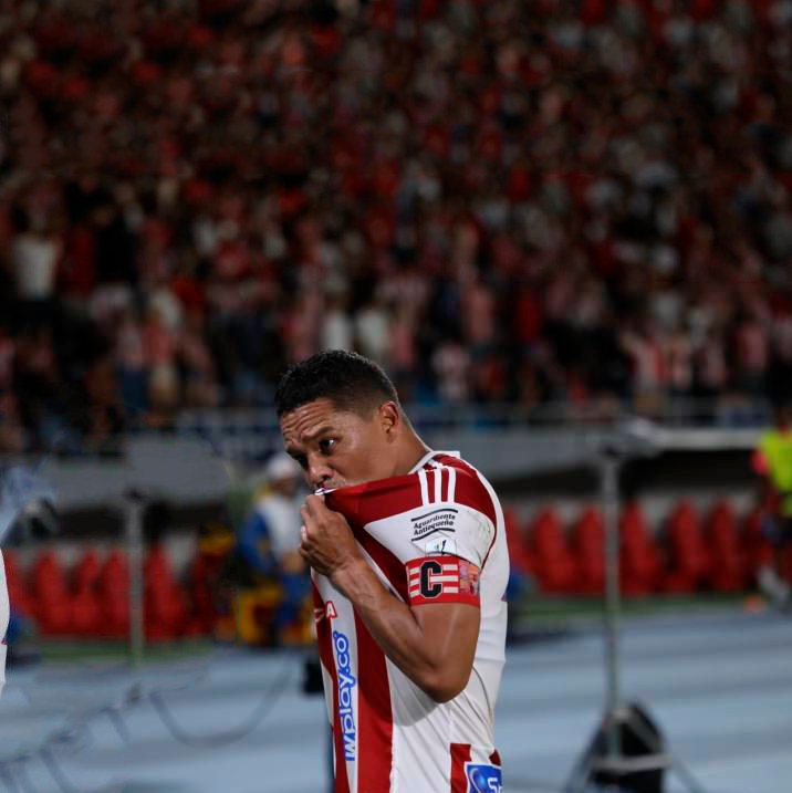 Intentaron secuestrar a familiares del jugador Carlos Bacca para extorsionarlo 1 Intentaron secuestrar a familiares del jugador Carlos Bacca para extorsionarlo Autoridades confirmaron que delincuentes intentaron secuestrar a familiares del reconocido jugador del Junior de Barranquilla, Carlos Bacca.