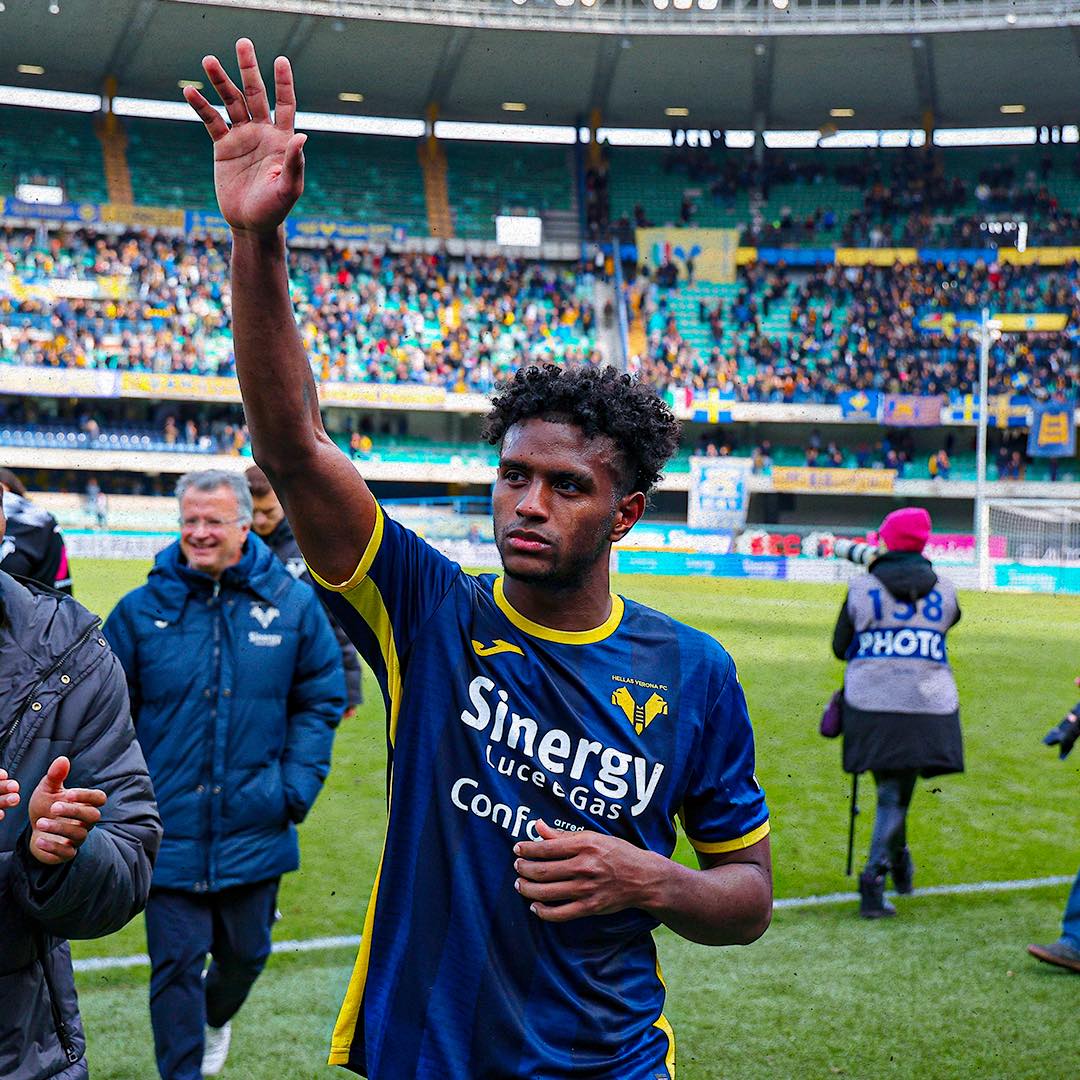 Novedad en la convocatoria de la Selección: sale Yerry Mina por lesión 2 Novedad en la convocatoria de la Selección: sale Yerry Mina por lesión La Federación Colombiana de Fútbol confirmó la salida del defensa Yerry Mina de la convocatoria para enfrentar a España y Rumania, en los duelos amistosos del 22 y 26 de marzo, en Europa. Su reemplazo también llegará del fútbol italiano.