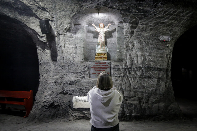 La Catedral de Sal de Zipaquirá buscará imponer un nuevo récord en Semana Santa Considerado el segundo lugar de culto más impresionante del planeta, la Catedral de Sal de Zipaquirá se ha convertido en un destino turístico imperdible para los viajeros, en especial en temporadas como Semana Santa.