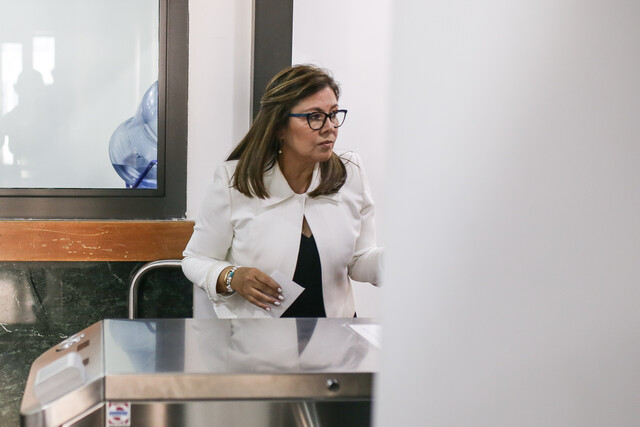 Luz Adriana Camargo es elegida como la nueva Fiscal General de la Nación Luz Adriana Camargo fue elegida este martes por la Corte Suprema de Justicia como la nueva Fiscal General de la Nación, tras obtener 18 votos y luego de la sorpresiva renuncia de la jurista Amelia Pérez.
