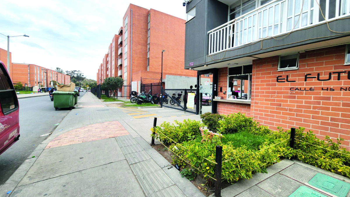 Madre acabó con la vida de su hijo en Soacha Una tragedia se registró en el municipio de Soacha, en el sector de Hogares, cuando una mujer de unos 66 años acabó con la vida de uno de sus hijos, un hombre quien, al parecer, la maltrataba constantemente.