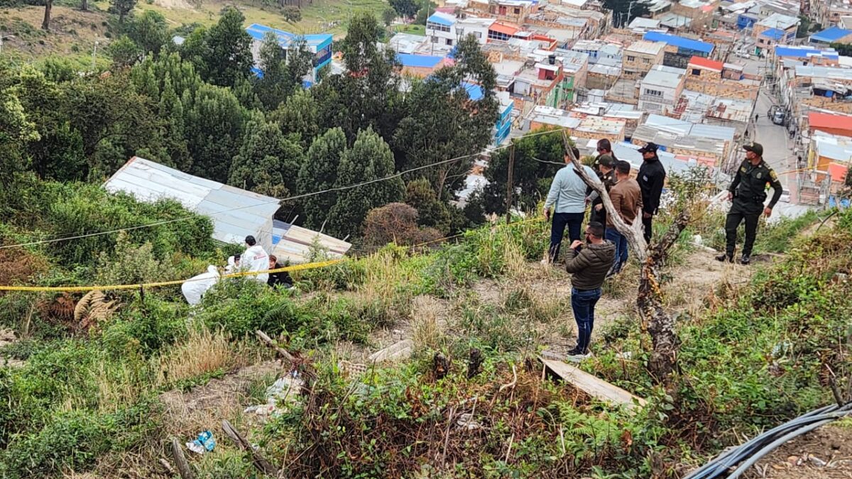Masacre en Usme estaría relacionada con bandas de tierreros La mañana de este 30 de marzo se registró el asesinato de 4 personas en la invasión San Isidro, ubicada en la localidad de Usme. Las autoridades dieron detalles del atroz crimen.