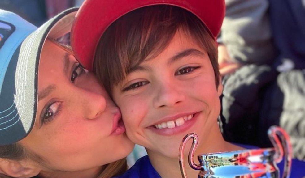 Milan, hijo de Shakira apareció como baterista en una banda de Rock Milan Piqué Mevarak, hijo de la reconocida cantante Shakira debutó como baterista en el Hard Rock Cafe el pasado fin de semana, demostrando su increíble talento en la música.