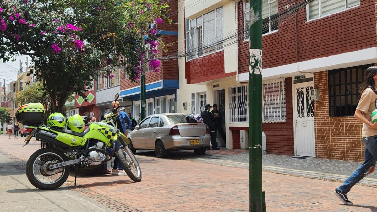Misteriosa muerte de John en Bosa John Fredy Fajardo Domínguez, de 31 años, fue encontrado sin vida bajo extrañas circunstancias sobre las 9 de la mañana de ayer dentro de su apartamento. Le contamos los detalles.