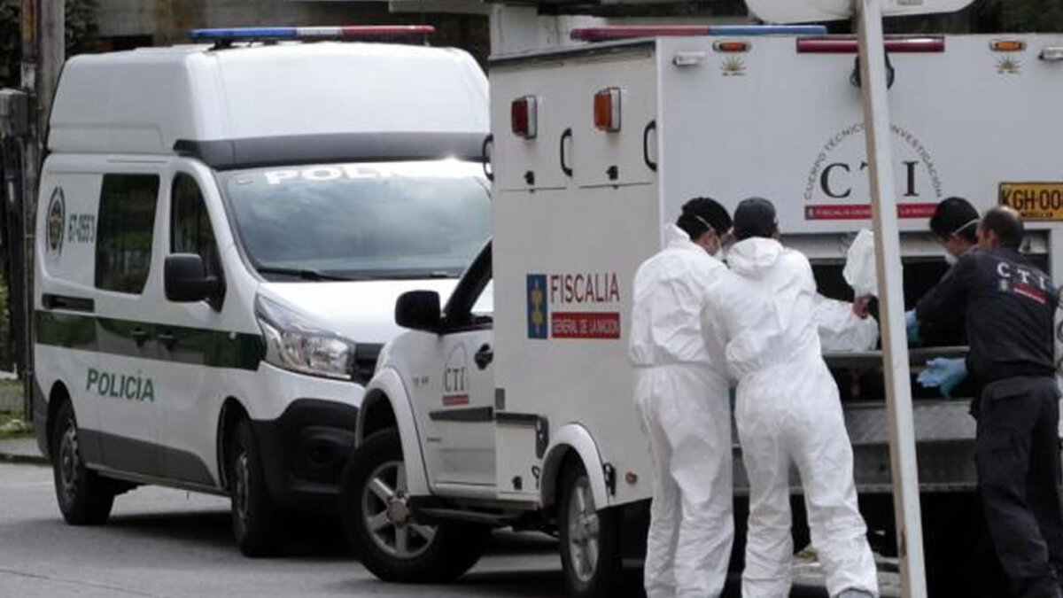Motociclista murió tras fuerte choque con camioneta en Kennedy 1 Motociclista murió tras fuerte choque con camioneta en Kennedy El fatal accidente ocurrió en la Av. Primero de Mayo con carrera 71F, en la localidad de Kennedy.