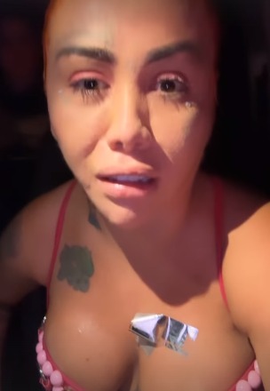 "No vuelvo a Montería": Yina Calderón denunció que fue mechoneada en un evento 1 "No vuelvo a Montería": Yina Calderón denunció que fue mechoneada en un evento Por medio de sus redes sociales, la DJ Yina Calderón detalló la agresión que vivió tras terminar un show en Montería. El hecho quedó registrado en video.