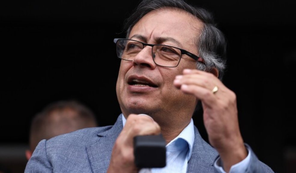 Petro advierte que romperá relaciones con Israel si no se cumple cese al fuego El presidente, Gustavo Petro, advirtió este martes que el país rompería relaciones diplomáticas con Israel en caso de que no cumpla con la resolución de Naciones Unidas, que le ordenó detener las acciones militares en Gaza.