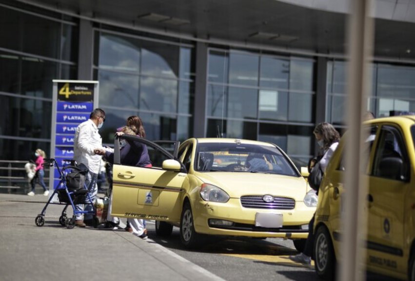 Pilas con los taxis no autorizados en el Aeropuerto El Dorado 1 Pilas con los taxis no autorizados en el Aeropuerto El Dorado Tenga en cuenta las siguientes recomendaciones para usar transporte seguro en el Aeropuerto El Dorado.
