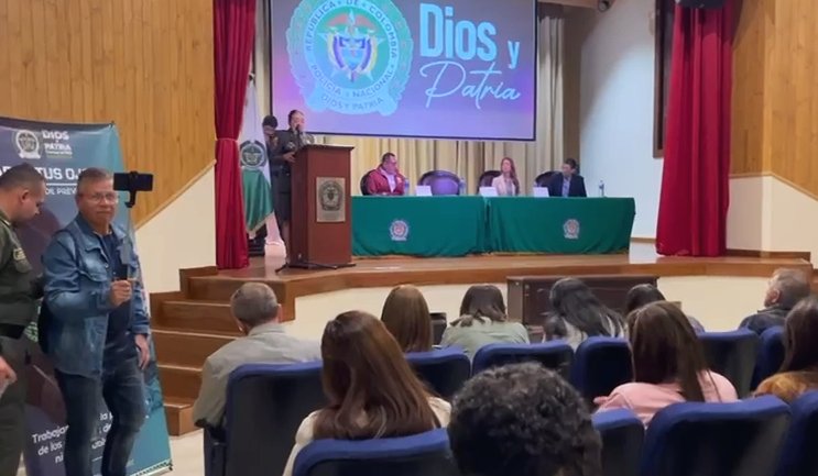 Policía Nacional lanza red de apoyo para protección de niños, niñas y adolescentes 1 Policía Nacional lanza red de apoyo para protección de niños, niñas y adolescentes Esta estrategia busca prevenir la vulneración de los derechos de los niños, niñas y adolescentes en entornos escolares.