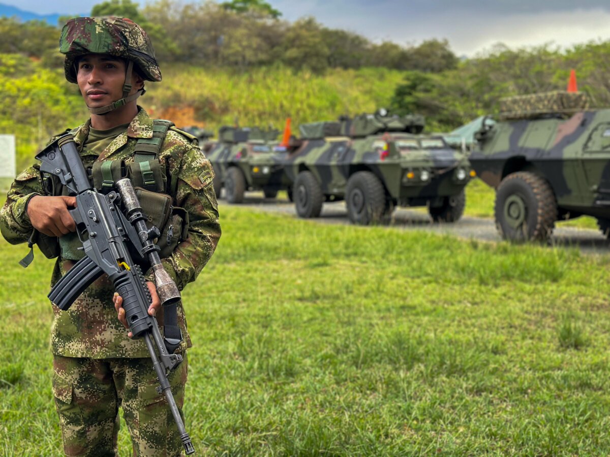 Segunda fase de Operación Jamundí estrena vehículos blindados para atacar a disidencias Farc 1 Segunda fase de Operación Jamundí estrena vehículos blindados para atacar a disidencias Farc En respuesta a los recientes enfrentamientos con disidencias de las Farc en Jamundí, Valle del Cauca, el Ejército Nacional ha desplegado cuatro vehículos blindados ASV-117 en la zona rural.