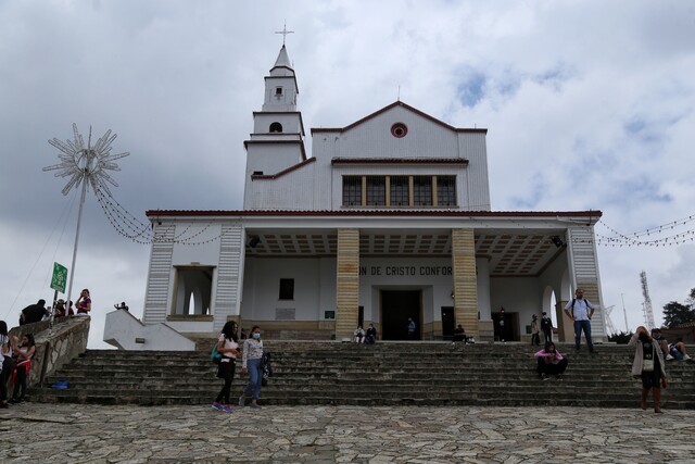 Top 5 de las mejores iglesias para visitar en Bogotá 1 Top 5 de las mejores iglesias para visitar en Bogotá Con la llegada de la Semana Santa, Bogotá se convierte en un destino ideal para aquellos que desean sumergirse en la espiritualidad y la tradición religiosa.