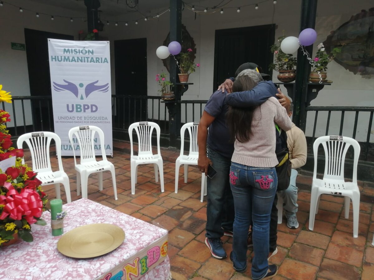 Tres décadas pasaron para volver a abrazar a su hijo 1 Tres décadas pasaron para volver a abrazar a su hijo Desde finales de 2019, la Unidad de Búsqueda dispuso dos equipos territoriales para la ubicación de Jerónimo y el reencuentro con su familia, separados por causa del conflicto armado.