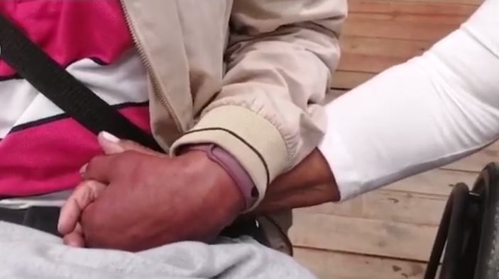 Tres décadas pasaron para volver a abrazar a su hijo 2 Tres décadas pasaron para volver a abrazar a su hijo Desde finales de 2019, la Unidad de Búsqueda dispuso dos equipos territoriales para la ubicación de Jerónimo y el reencuentro con su familia, separados por causa del conflicto armado.